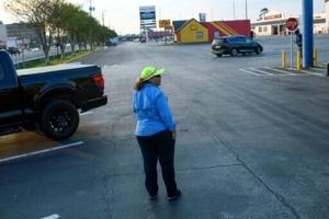 Beware of ICE on roads: how migrants in Texas help each other avoid raids