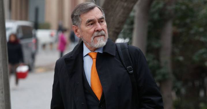 Asesor económico de Jara apoya regularización de migrantes sin antecedentes: "Es bastante razonable"