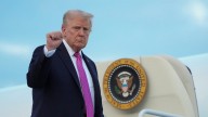 Trump envió cinco aviones de combate a Puerto Rico y no descartó atacar a Venezuela