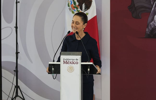 Promete Sheinbaum recuperación de AHMSA tras proceso de quiebra