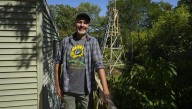The world's tallest sunflower blooms in an Indiana backyard as a tribute to Ukraine