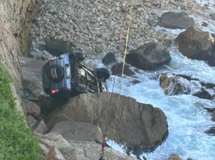 VIDEO Y FOTOS. Madre e hijo sobreviven a dramático desbarranco en Concón
