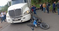 Accidente de tránsito en vía de Caldas dejó tres personas lesionadas: chocaron dos motos, hay un menor grave