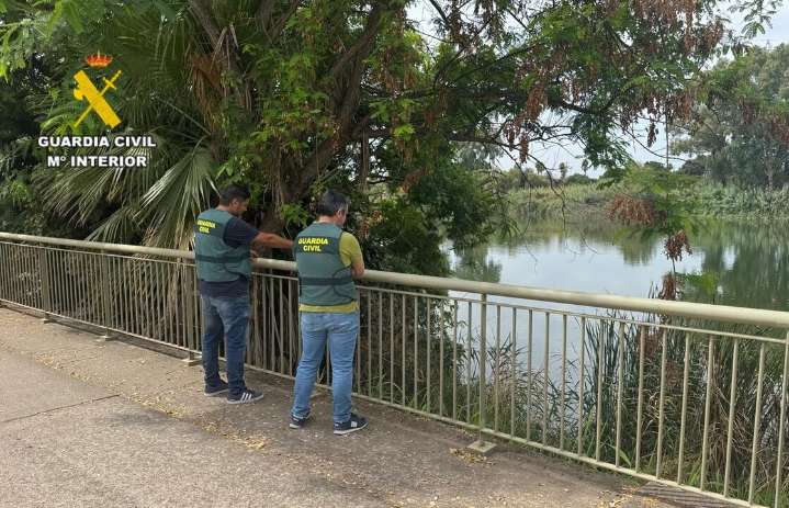 La Guardia Civil localiza el arma del doble homicidio de Carmona en el río Guadalquivir