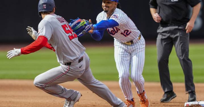 Los Mets permanecen en la cuerda floja para la postemporada tras caer fuera del 'Wild Card'