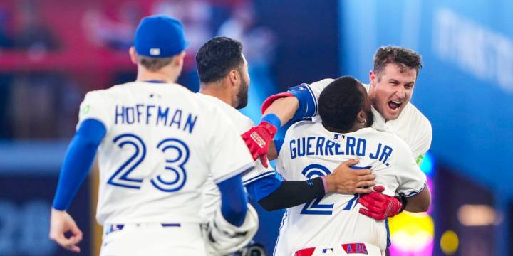 Vladimir Guerrero Jr. keys Blue Jays' rally, walk