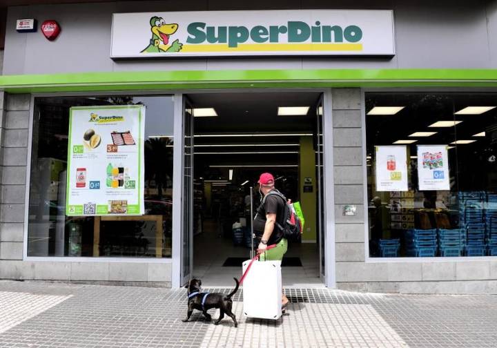 El sector de la distribución, expectante por el aumento del interés de la francesa Carrefour por Hiperdino
