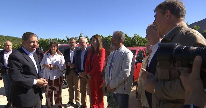 Planas compromete apoyos al rural afectado por los incendios en la visita a A Rúa