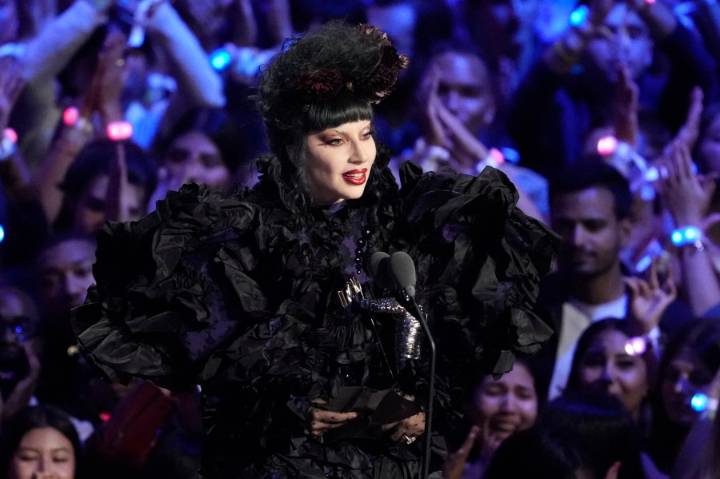 Lady Gaga dazzles at MTV Video Music Awards, which honor Mariah Carey, Ricky Martin and Ozzy