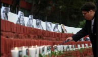 FOTOS: Encienden 500 veladoras en conmemoración por las víctimas del sismo de 1985 en Tlatelolco