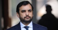 Justicia ingresa denuncia por amenaza de muerte contra ministro Jaime Gajardo: advirtieron que lo fusilarían