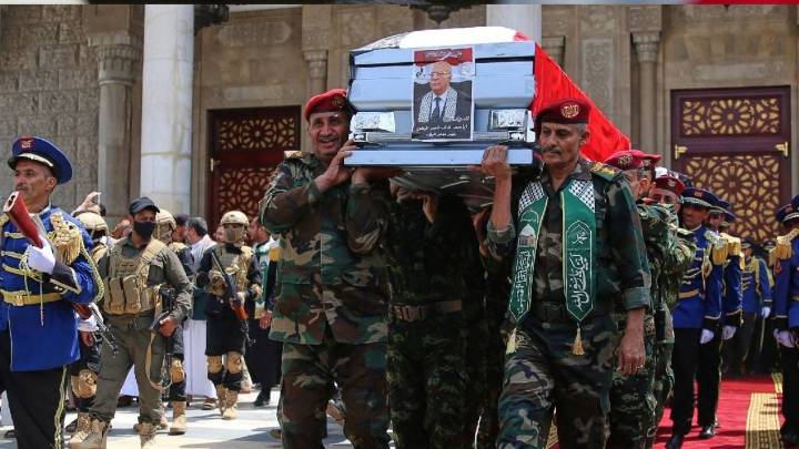 Asisten miles al funeral en Saná del primer ministro asesinado en ataque de Israel