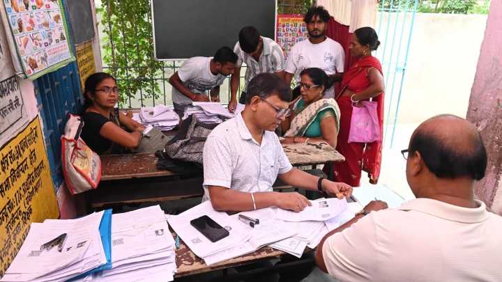 India needs an SIR because of Manmohan Singh government’s Aadhaar policies