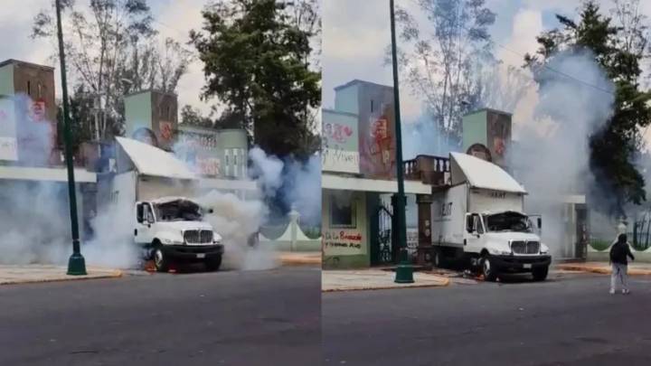 A 11 años del caso, padres de los 43 de Ayotzinapa protestan en el Campo Militar 1