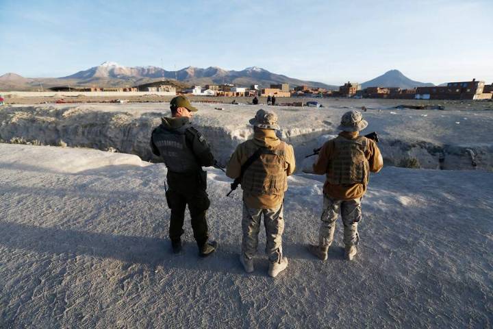 Bolivia solicita repatriar a policías detenidos en Hito Cajón y afirma que estaban en un operativo antidrogas