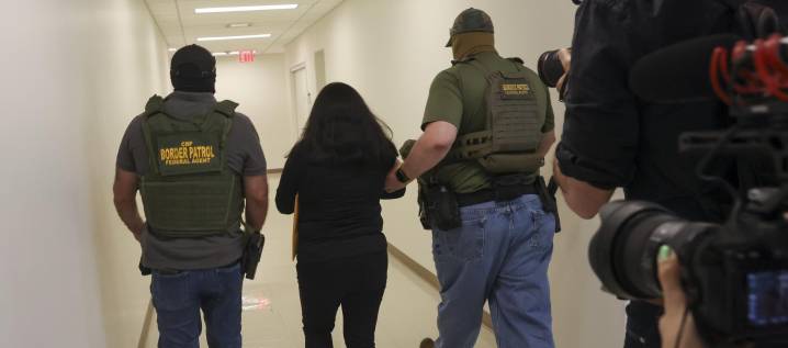 Arrestos migratorios en Estados Unidos disminuyeron al 14% en agosto