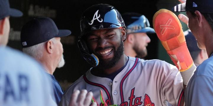 Braves blow 5-run lead, lose to Cubs 7