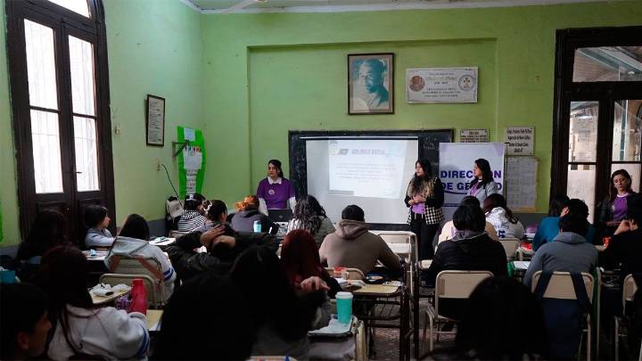 Alumnos del Colegio Fils Pierre participaron de la charla “Amor en tiempos de like”