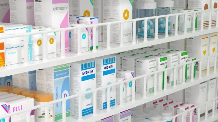 ¿Donald Trump desata guerra comercial en las medicinas?Arancel del 100 % abre dudas sobre precios, escasez y el futuro de la industria