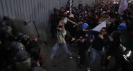 Jóvenes protestan en el Centro Histórico de Lima contra el gobierno de Dina Boluarte y el Congreso 
