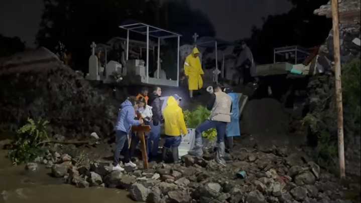 Salen al Descubierto Tumbas del Panteón de Atlixco en Puebla por Fuerte Lluvia