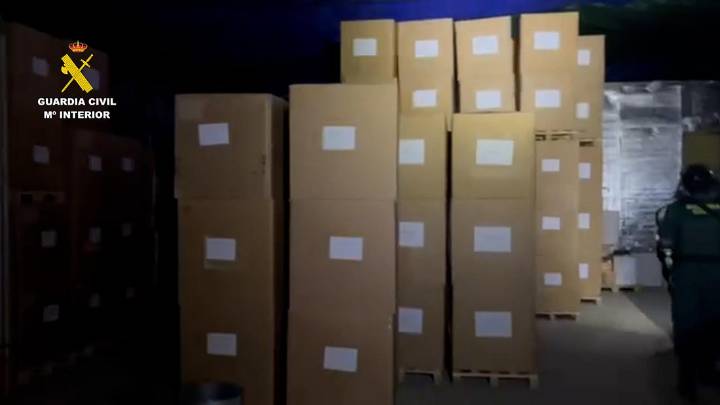 Siete detenidos con más de 10 millones de euros de tabaco ilegal y dos armas de fuego en La Rinconada
