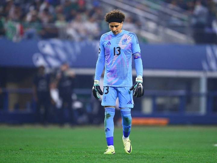 Tunden a Memo Ochoa tras goleada en Chipre
