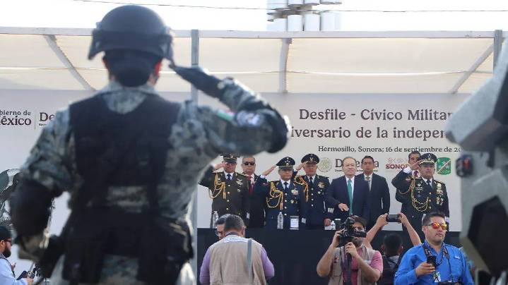 Celebran desfile Cívico - Militar por el Día de la Independencia en Hermosillo