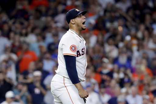 Astros superan 6-5 a Rangers para mantenerse en la lucha por la división y mejorar por los comodines