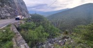 Guardia Estatal atiende volcadura en la Rumbo Nuevo; dos mujeres atrapadas