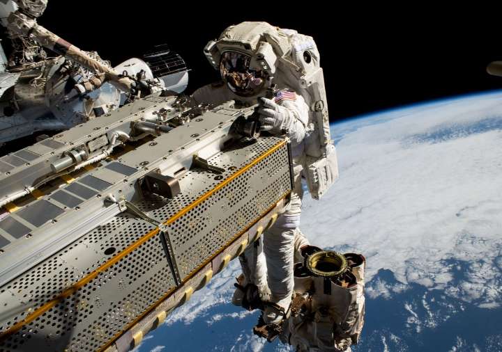 Cómo cambia el físico de los astronautas tras regresar del espacio: la NASA explica los efectos de la microgravedad