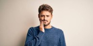 Cómo aliviar el dolor de muelas con este eficaz remedio