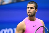 Carlos Alcaraz Draws Rare Similarity to Soccer Legend As Andy Murray Makes Honest Confession Carlos Alcaraz may not be impressing Andy Murray with his golf skills, but his tennis speaks differently to