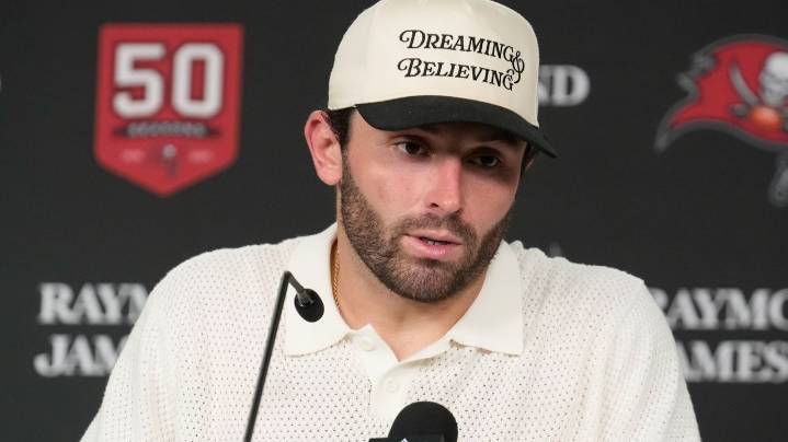 Baker Mayfield rallies Buccaneers again before falling short against Eagles
