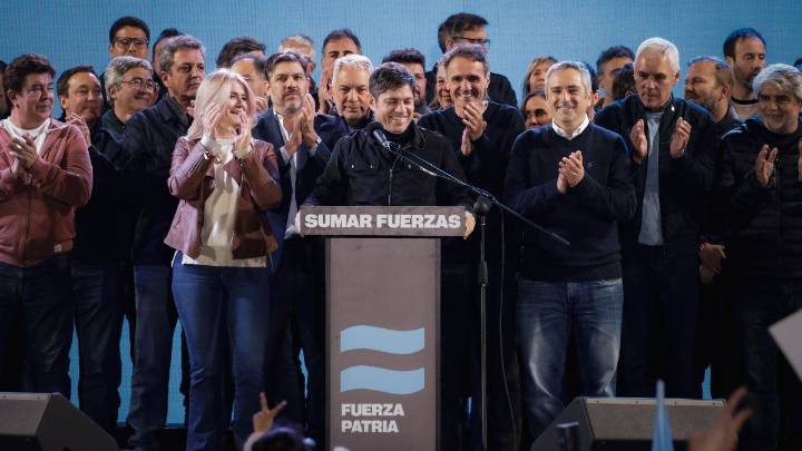 Kicillof celebró "la victoria aplastante" en Provincia: "Le vinimos a poner freno a Milei"