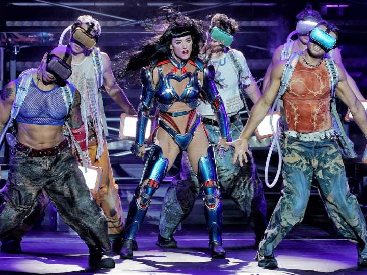 Katy Perry se dio el gusto de cantar "No llores por mí Argentina" ante un estadio lleno en Buenos Aires