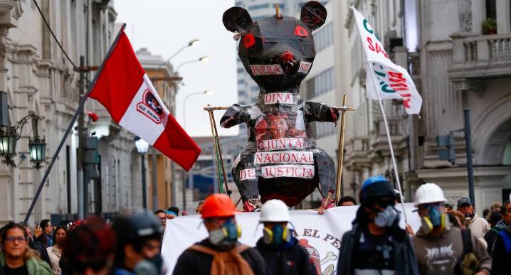 Marcha de jóvenes en Lima: Ciudadanos protestan en la Plaza San Martín (GALERÍA)