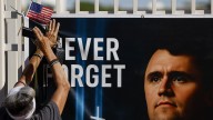 Ultraconservadores de EEUU despedirán a Charlie Kirk entre ataques a la libertad de prensa