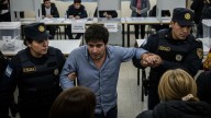 Elecciones 2025: un joven salió corriendo para evitar ser presidente de mesa y la policía lo trajo de vuelta