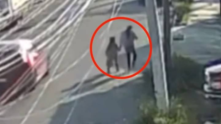 Atropellan a madre e hija en Saltillo, así fue el impactante momento: Video
