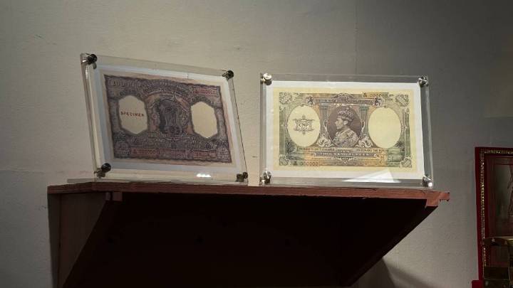 Rare Rs 10,000 notes draw lakhs at Rashtrapati Bhavan gifts e-auction. No takers for shawls & silver