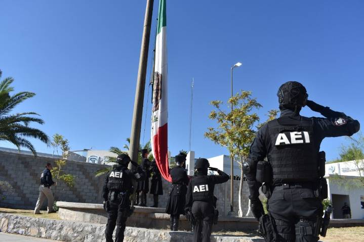 Conmemora FGE el día de la Independencia con honores a la bandera