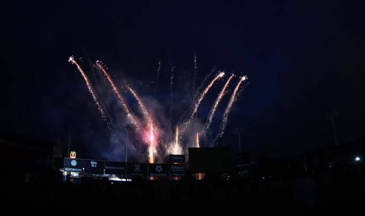Con emotivo apagado de luces, Oaxaca despide al histórico estadio Eduardo Vasconcelos tras 75 años de historia