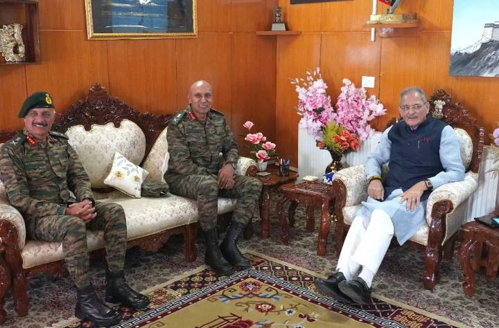 Northern Army commander calls on Ladakh LG, discusses prevailing situation