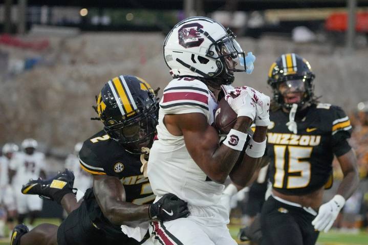 Deadspin | No. 23 Missouri uses ground game to keep South Carolina at bay