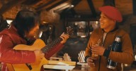Víctor Díaz, el peón rural echado de una estancia, lanzó su primera canción junto a Jorge Jeandet