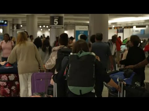 White House moves to end some airline passenger protections