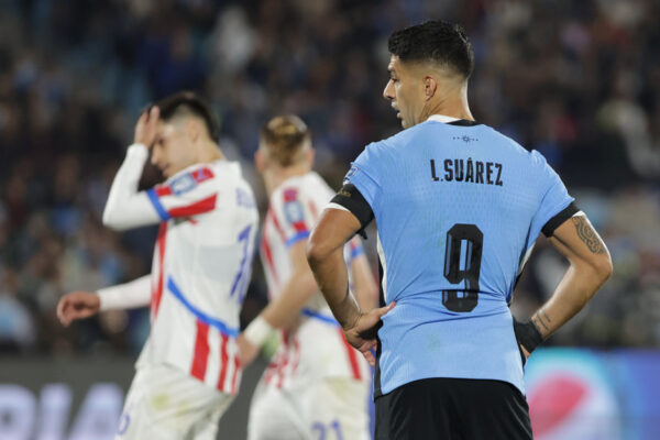Uruguay destroza 3-0 a la seleccion peruana y clasifica -