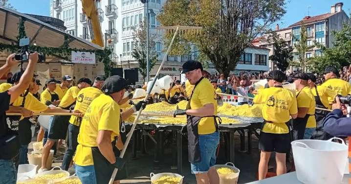 Galicia se prepara para batir el récord de la tortilla más grande del mundo