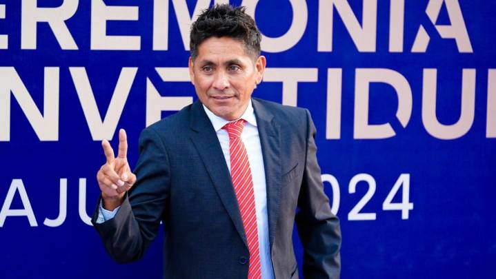 VIDEO: Jorge Campos tiene cameo en la televisión japonesa durante juego de México